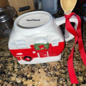 Holiday themed coffee cups. There are 2 of these